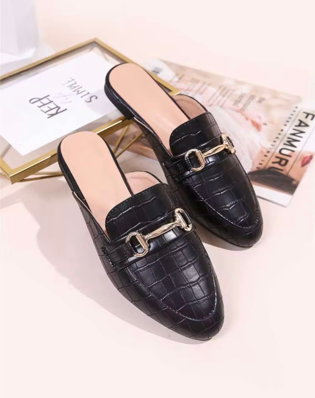 Dames Loafer Muiltjes met Gouden Horsebit | Open Hiel Instappers in Crème Tweed & Zwart Croco