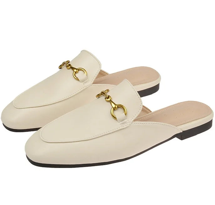 Luxe Designer Loafer Sandaal met Gouden Gesp — Chic & Tijdloos