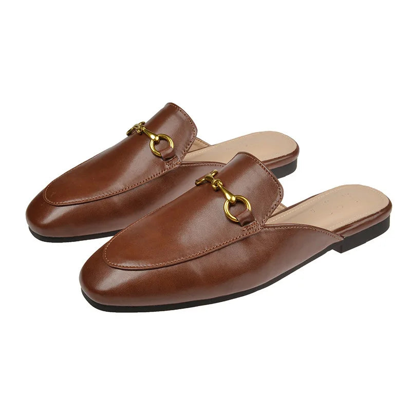 Luxe Designer Loafer Sandaal met Gouden Gesp — Chic & Tijdloos