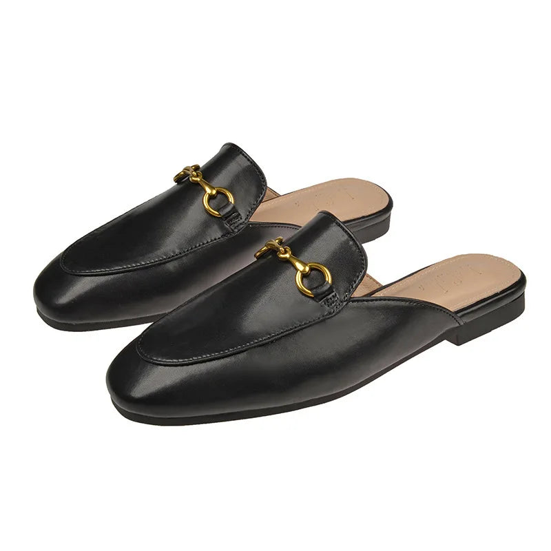 Luxe Designer Loafer Sandaal met Gouden Gesp — Chic & Tijdloos